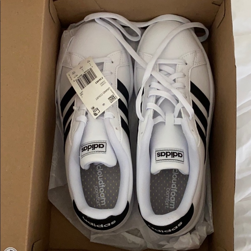 Adidas grand court tennis shoes